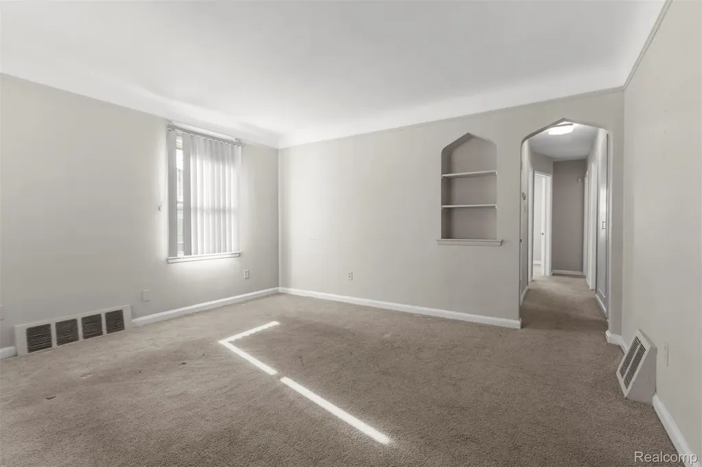 7521 N Silvery Lane Dearborn Heights City MI 48127