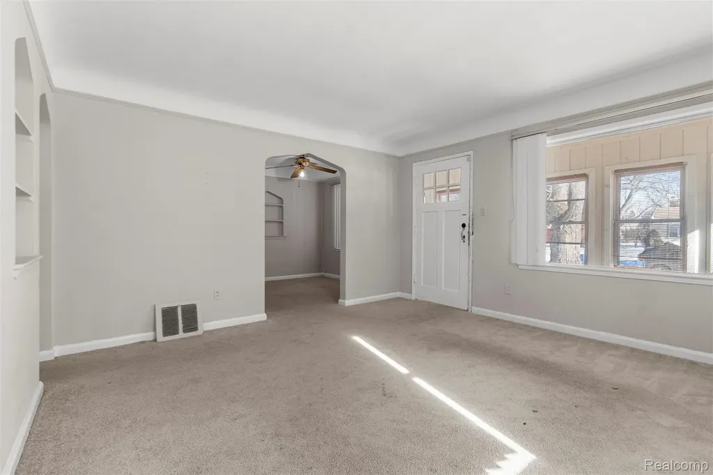 7521 N Silvery Lane Dearborn Heights City MI 48127