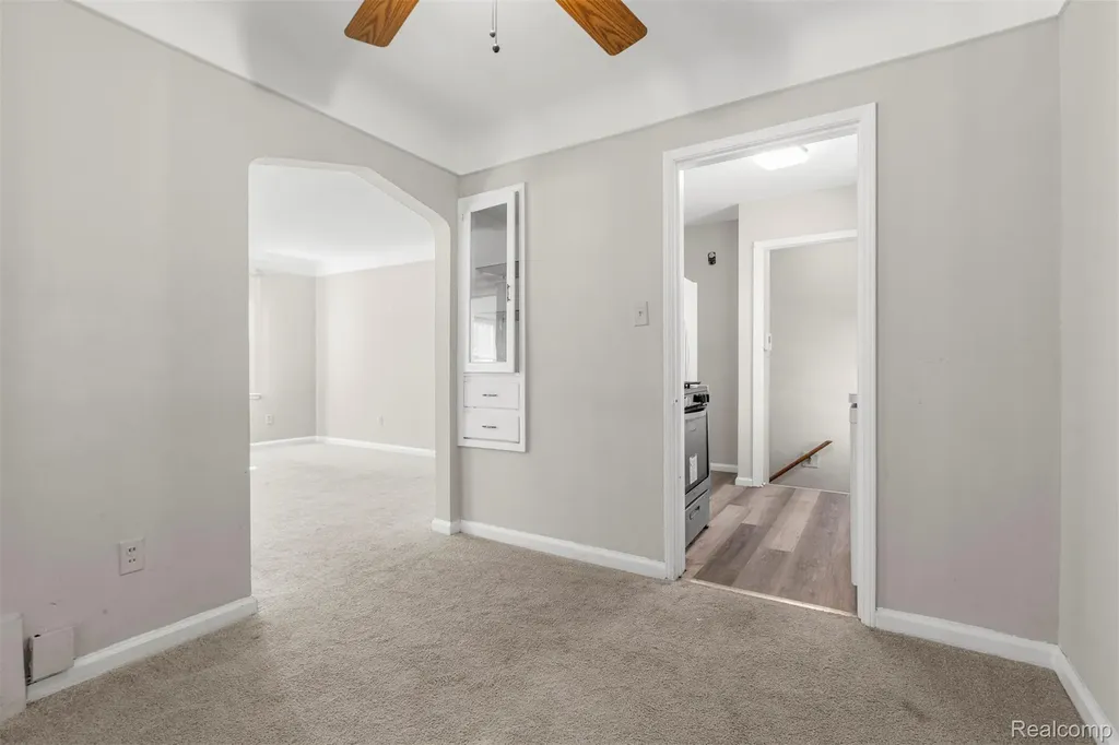 7521 N Silvery Lane Dearborn Heights City MI 48127