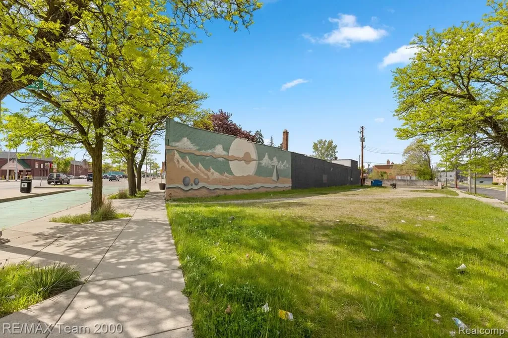 21616 Grand River Avenue Detroit City MI 48219