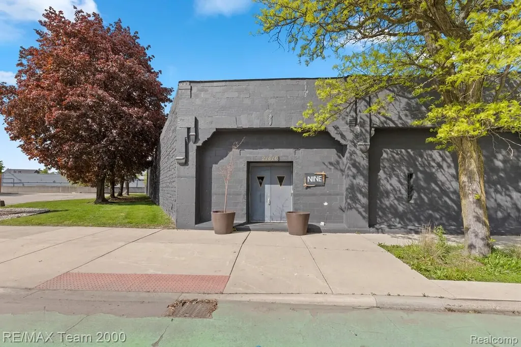 21616 Grand River Avenue Detroit City MI 48219