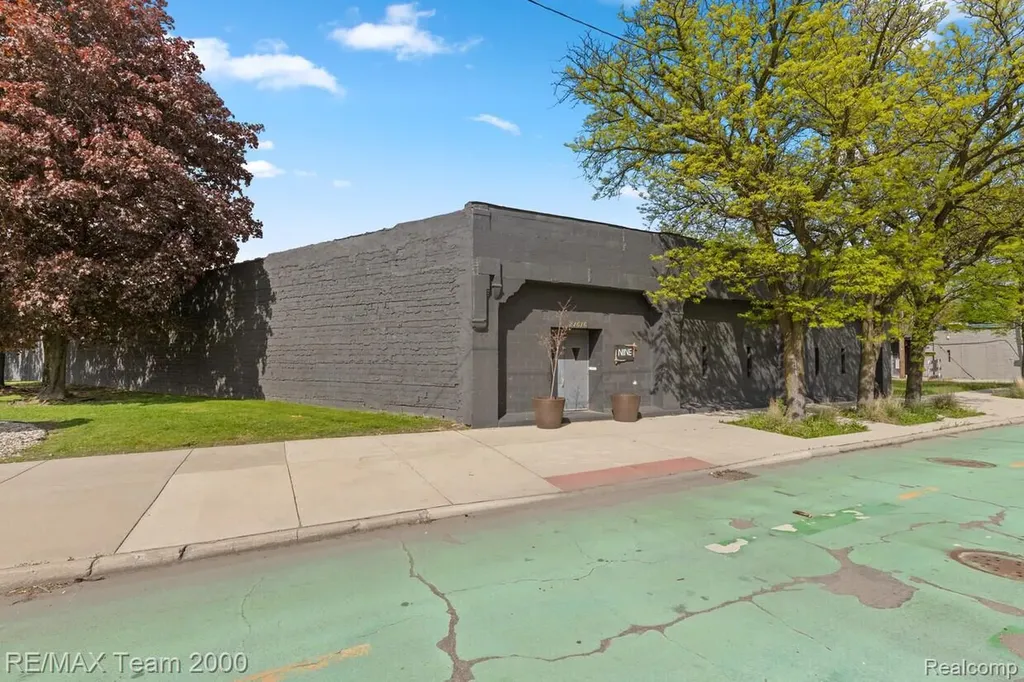 21616 Grand River Avenue Detroit City MI 48219