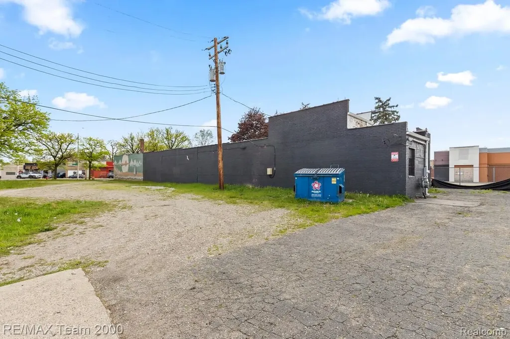 21616 Grand River Avenue Detroit City MI 48219
