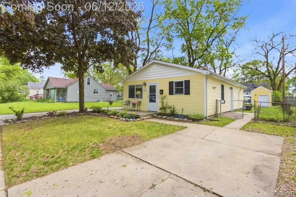 1202 E Elza Avenue Hazel Park City MI 48030