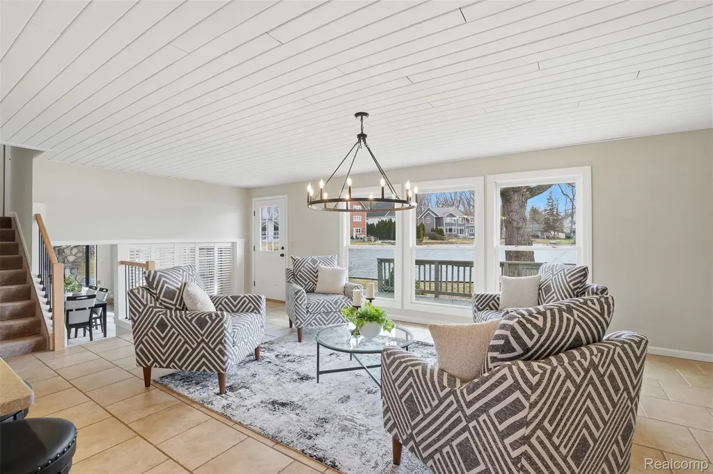 5370 Edgelake Drive Hamburg Township MI 48169