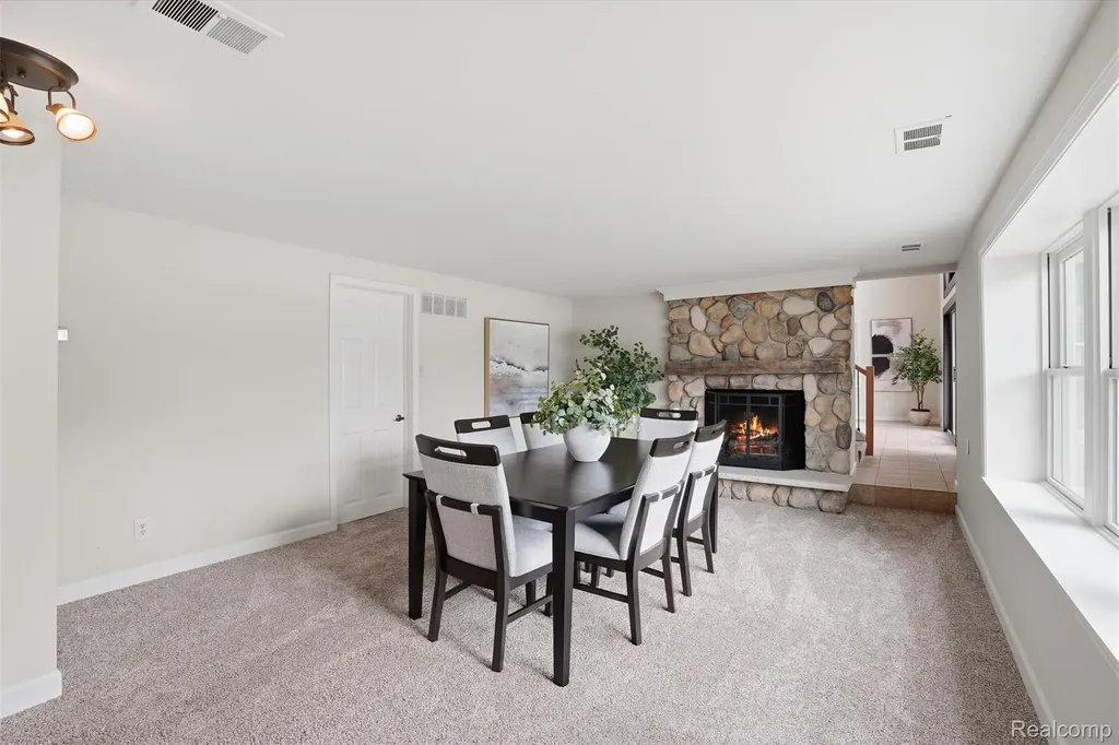 5370 Edgelake Drive Hamburg Township MI 48169
