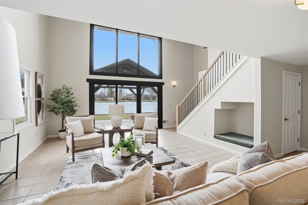 5370 Edgelake Drive Hamburg Township MI 48169