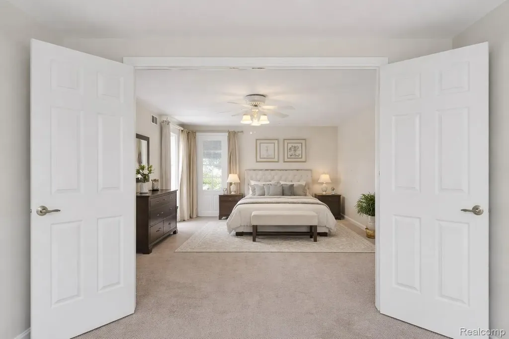 5370 Edgelake Drive Hamburg Township MI 48169