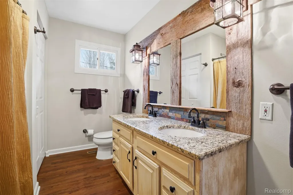 5370 Edgelake Drive Hamburg Township MI 48169