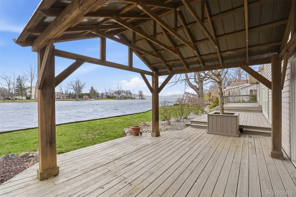 5370 Edgelake Drive Hamburg Township MI 48169