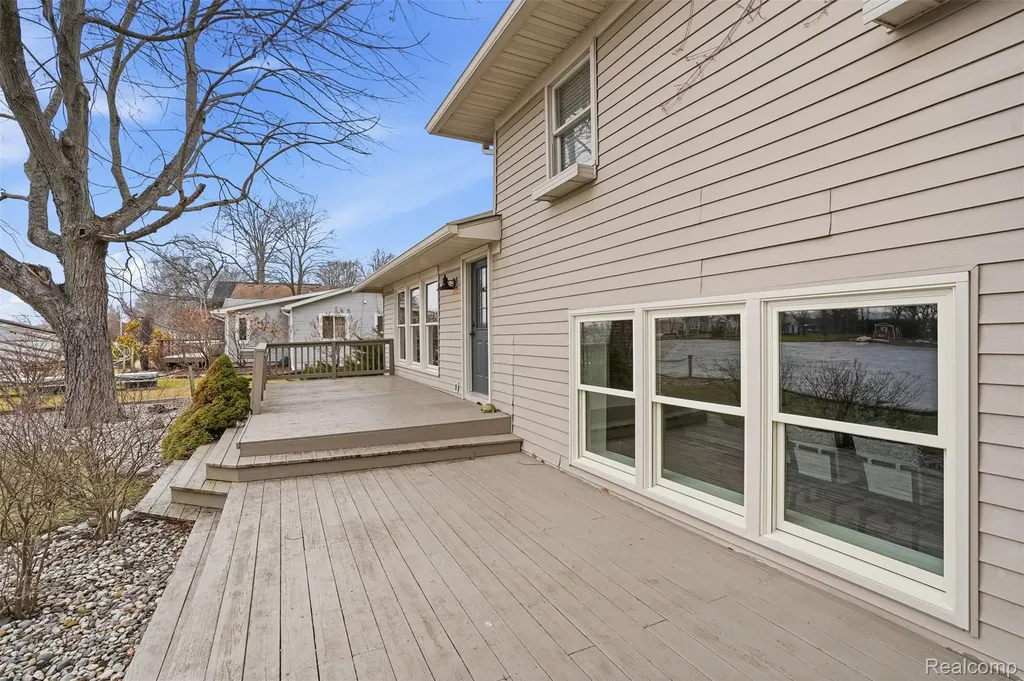 5370 Edgelake Drive Hamburg Township MI 48169