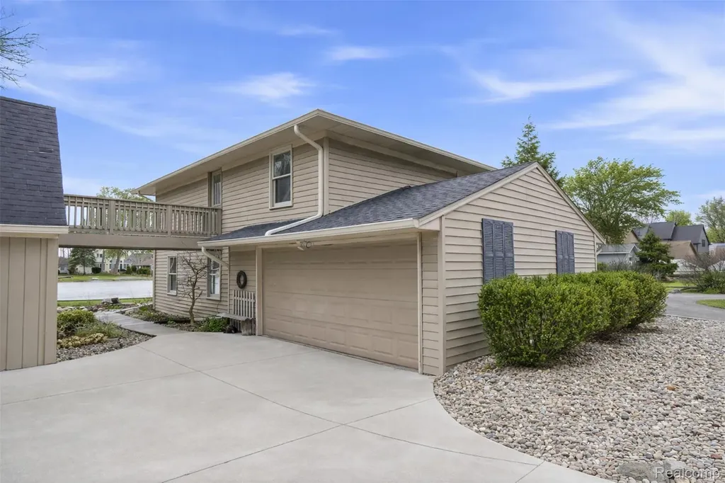 5370 Edgelake Drive Hamburg Township MI 48169