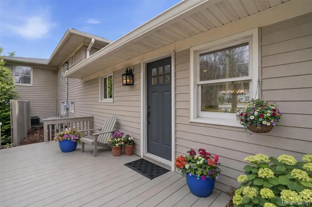 5370 Edgelake Drive Hamburg Township MI 48169