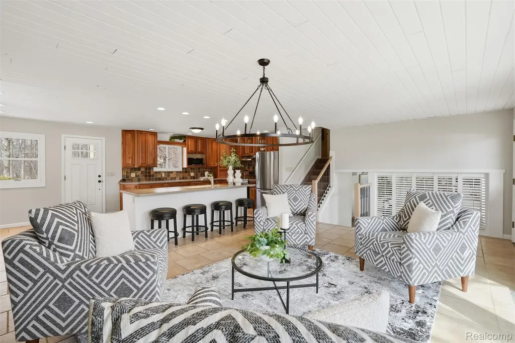 5370 Edgelake Drive Hamburg Township MI 48169