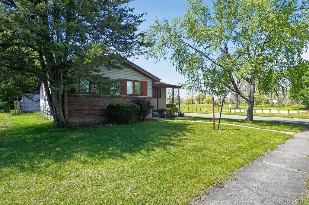 3921 Kellar Avenue Flint City MI 48504