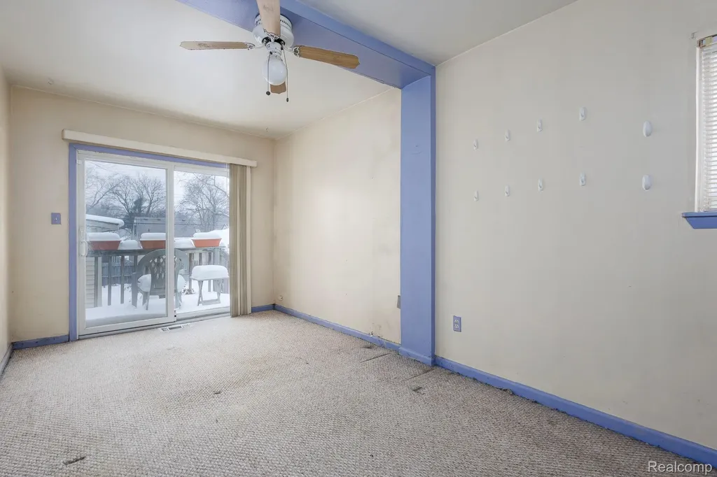 635 E Tennyson Avenue Pontiac City MI 48340