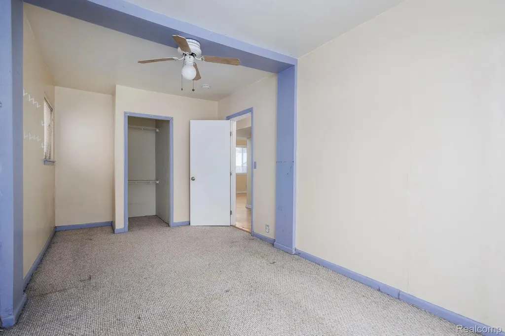 635 E Tennyson Avenue Pontiac City MI 48340