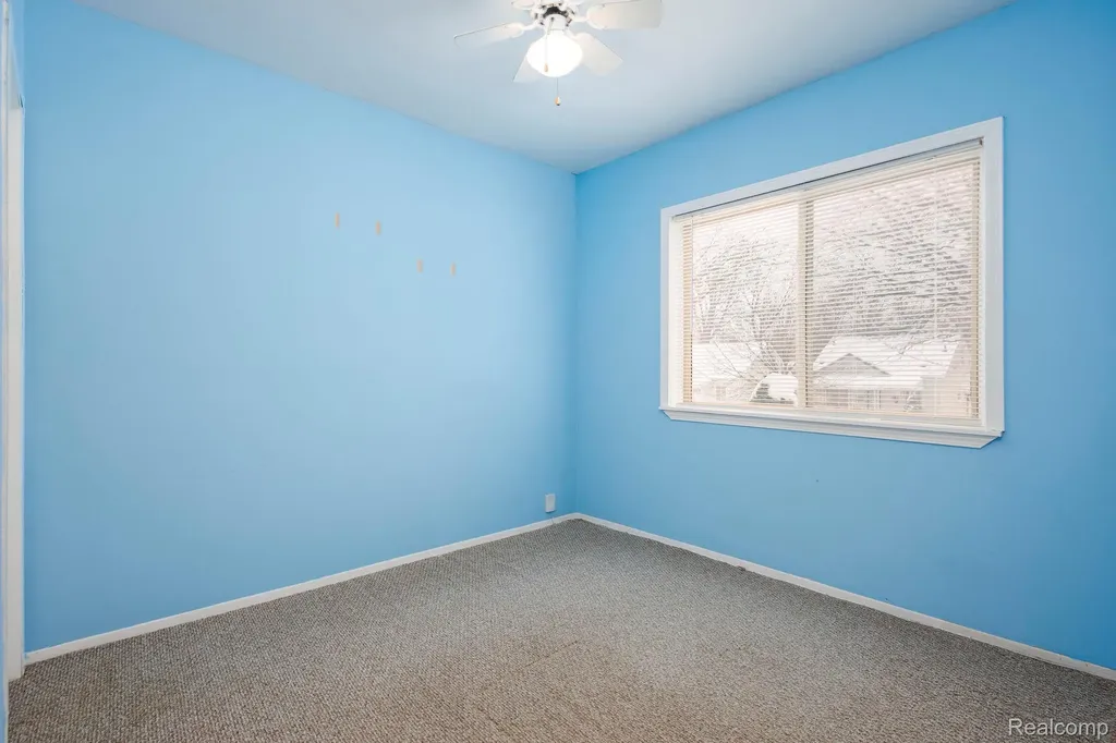635 E Tennyson Avenue Pontiac City MI 48340