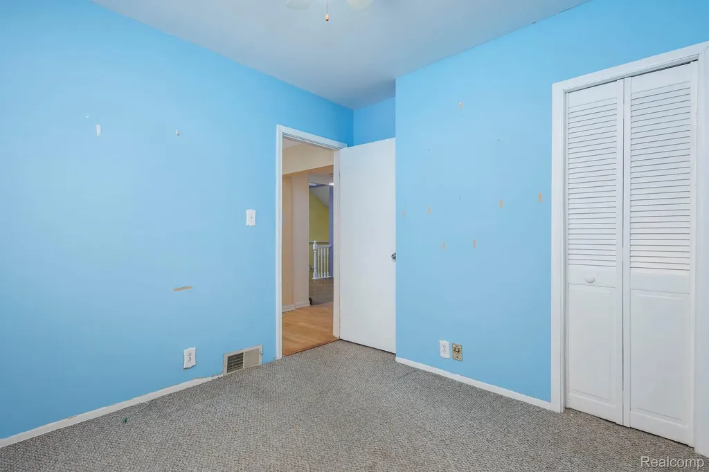 635 E Tennyson Avenue Pontiac City MI 48340
