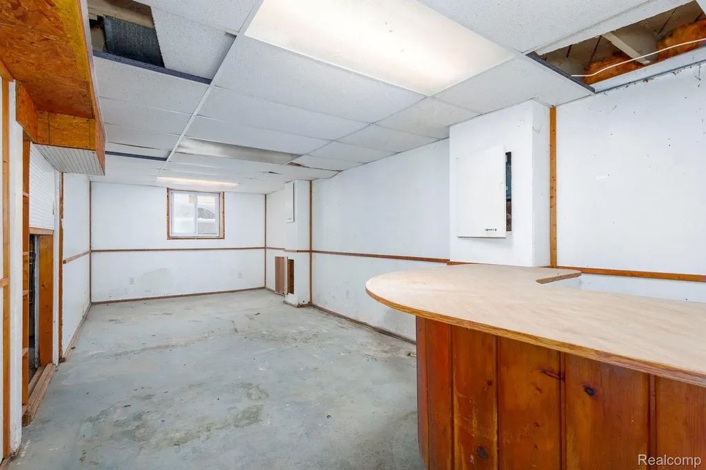 635 E Tennyson Avenue Pontiac City MI 48340