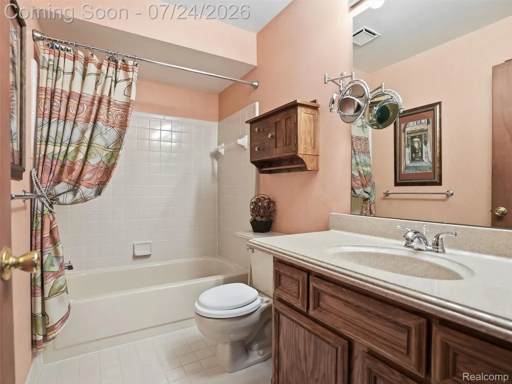 14949 Crofton Drive Shelby Charter Township MI 48315