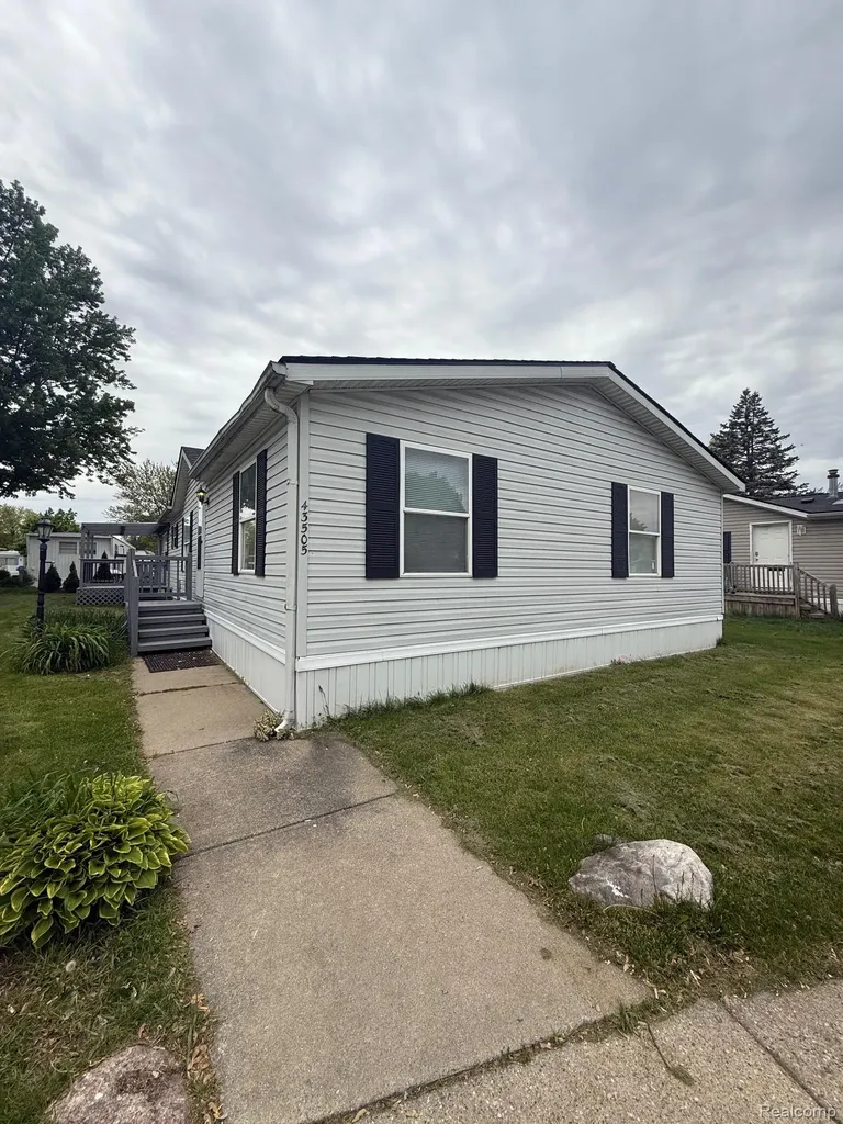 43505 Charlemagne Avenue Sterling Heights City MI 48314