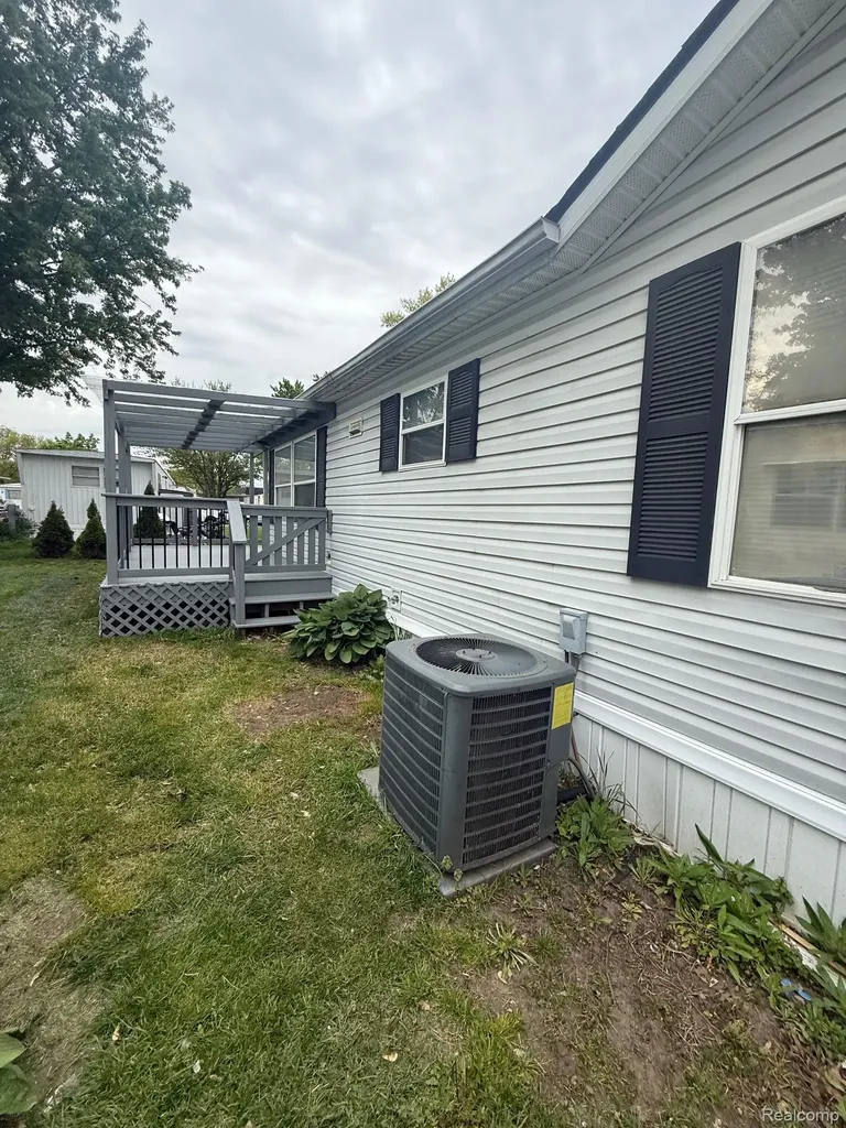 43505 Charlemagne Avenue Sterling Heights City MI 48314