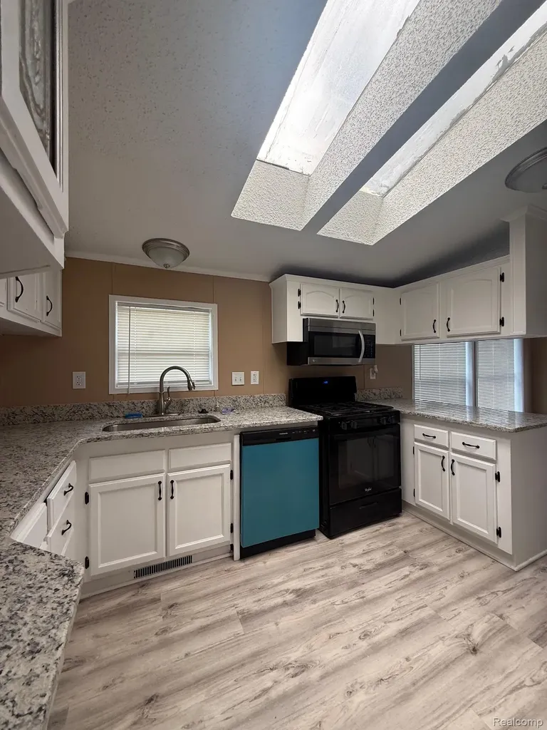 43505 Charlemagne Avenue Sterling Heights City MI 48314