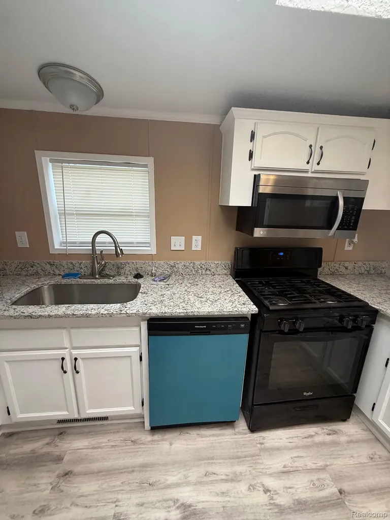 43505 Charlemagne Avenue Sterling Heights City MI 48314