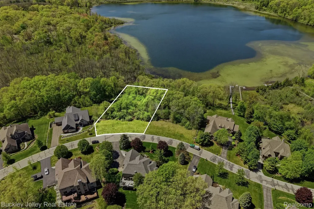 5988 Nottingham Point Hamburg Township MI 48116