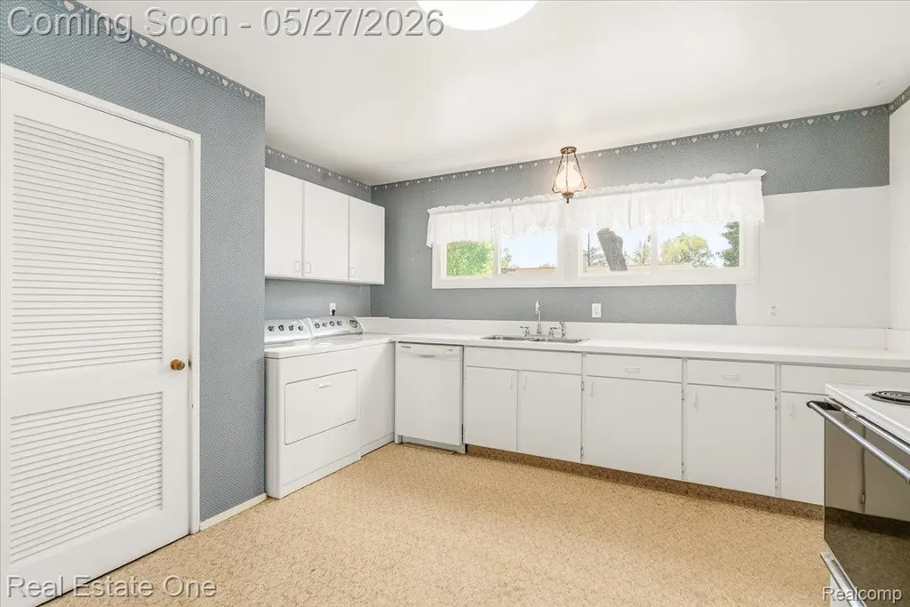 29737 Brandt Court Garden City City MI 48135