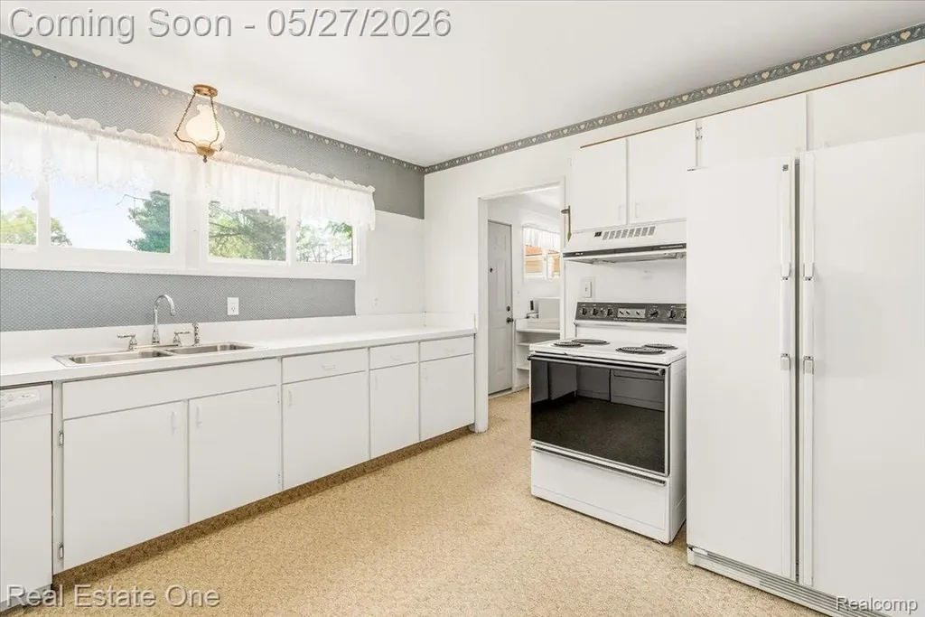 29737 Brandt Court Garden City City MI 48135