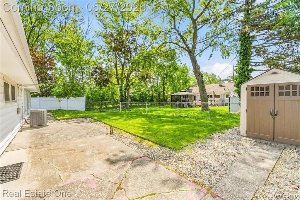 29737 Brandt Court Garden City City MI 48135
