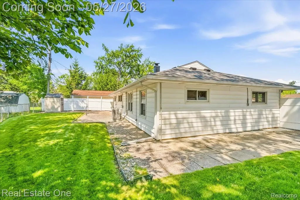 29737 Brandt Court Garden City City MI 48135