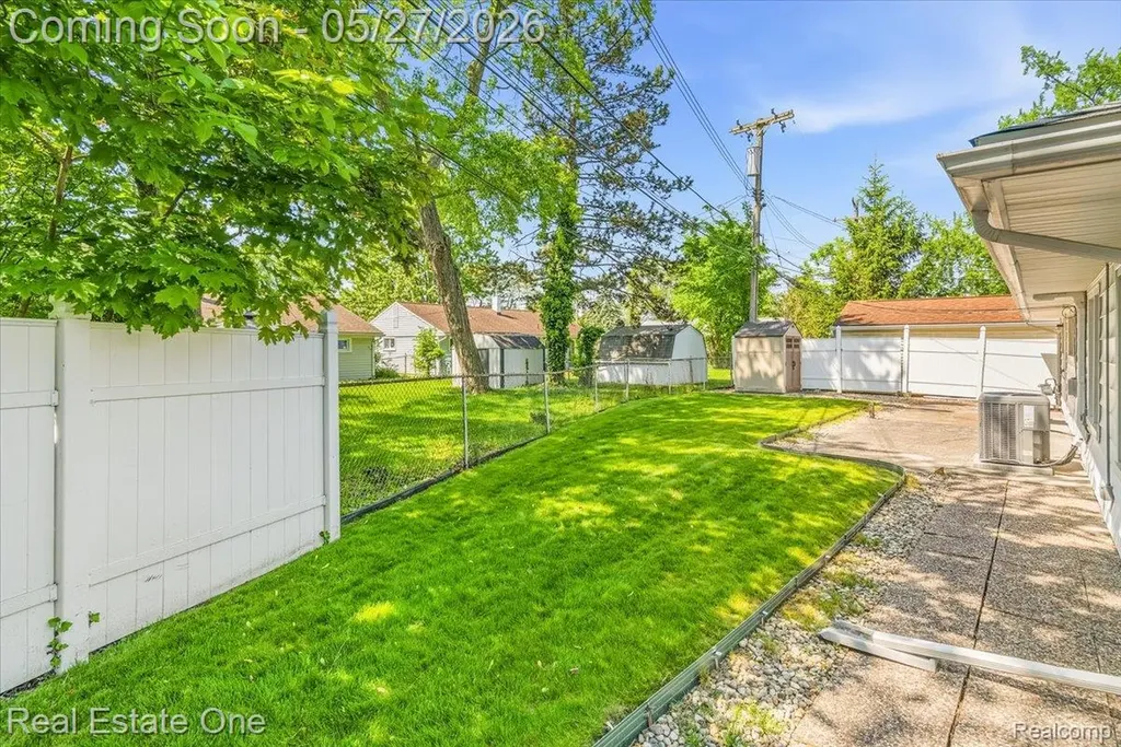 29737 Brandt Court Garden City City MI 48135