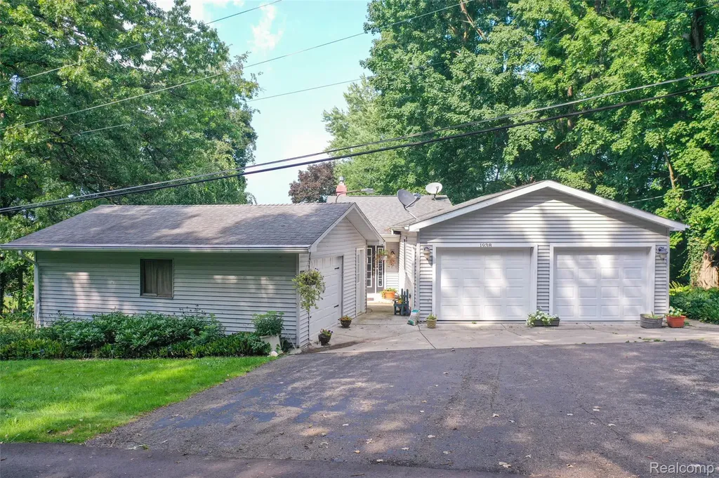 1938 Lakeview Drive Lapeer City MI 48446
