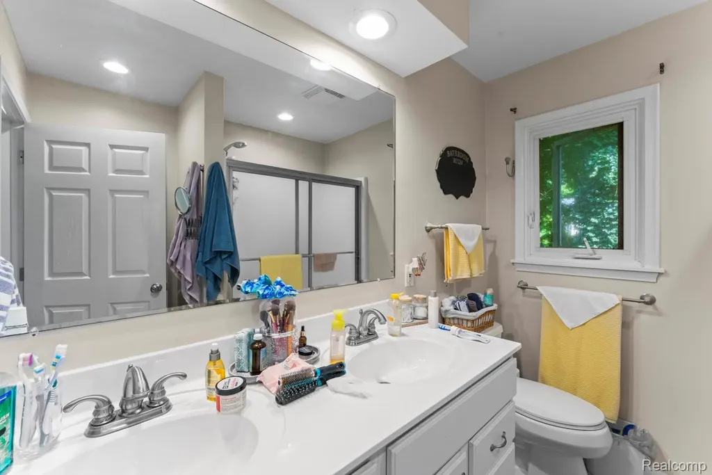 1938 Lakeview Drive Lapeer City MI 48446