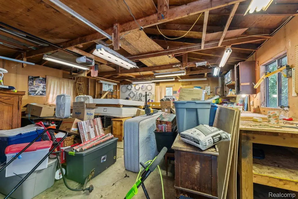 1938 Lakeview Drive Lapeer City MI 48446