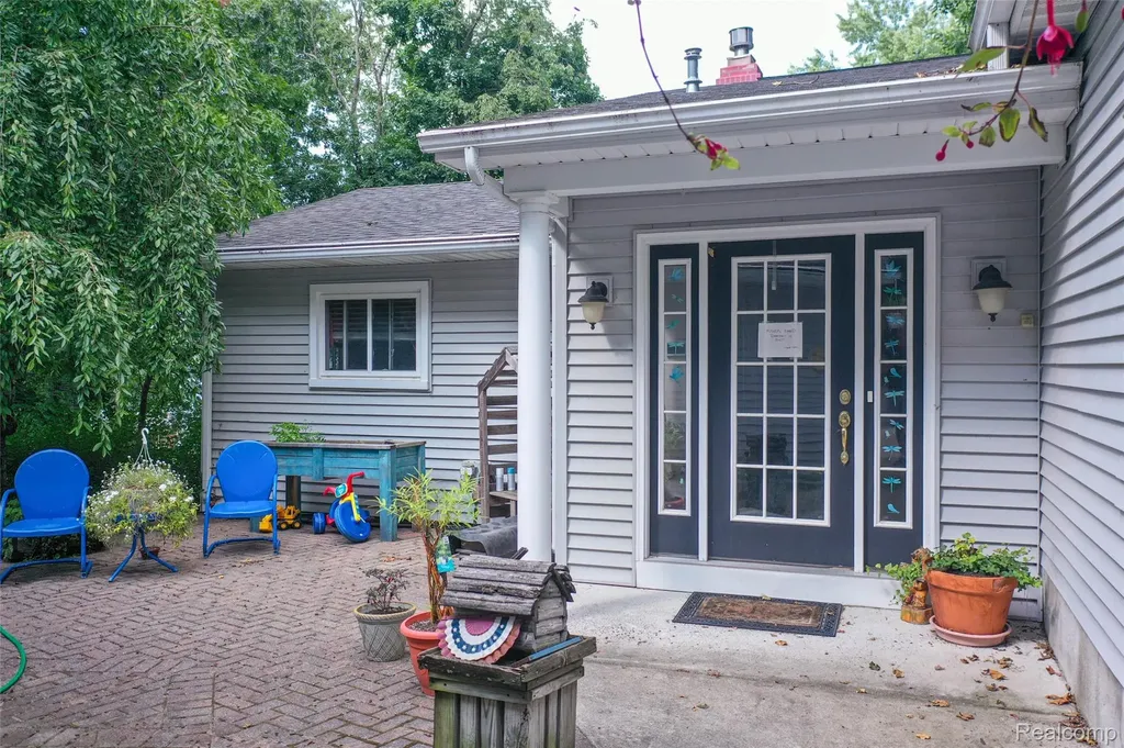 1938 Lakeview Drive Lapeer City MI 48446