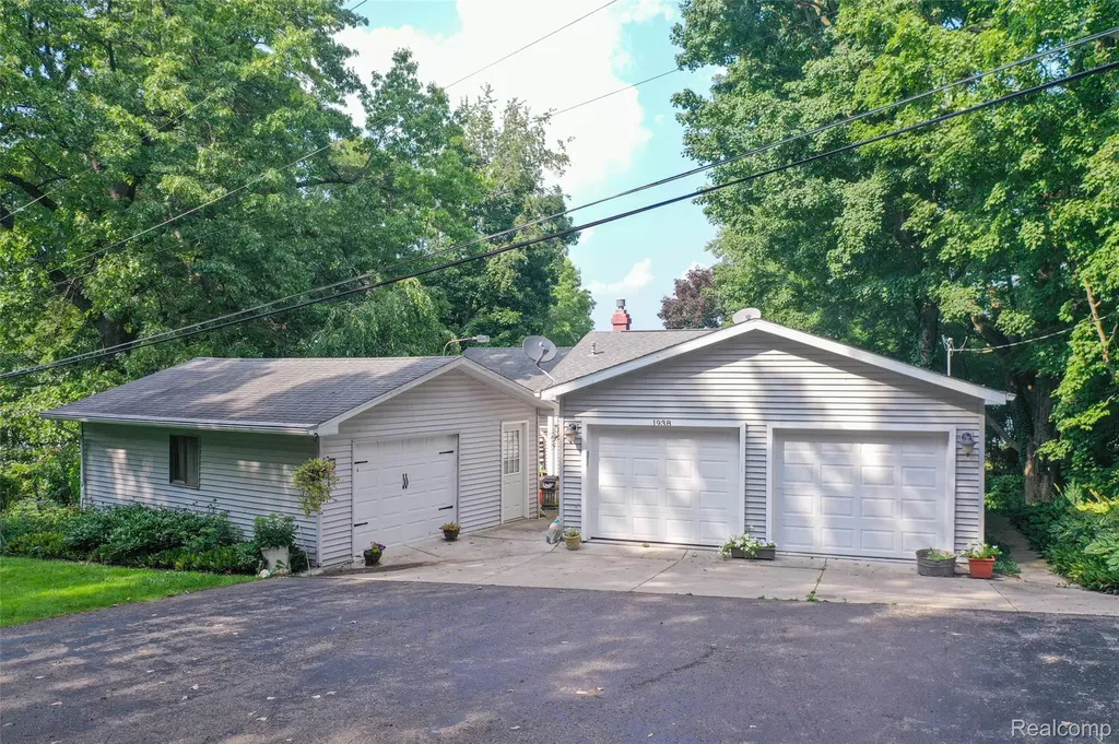 1938 Lakeview Drive Lapeer City MI 48446