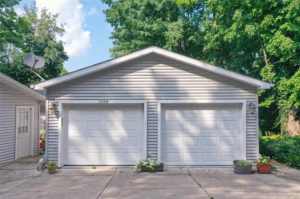 1938 Lakeview Drive Lapeer City MI 48446
