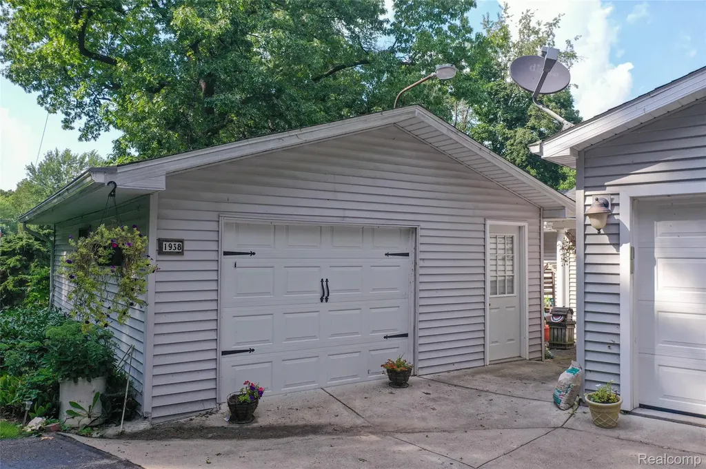 1938 Lakeview Drive Lapeer City MI 48446