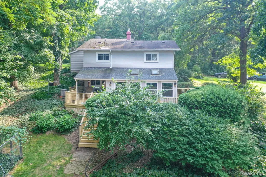 1938 Lakeview Drive Lapeer City MI 48446
