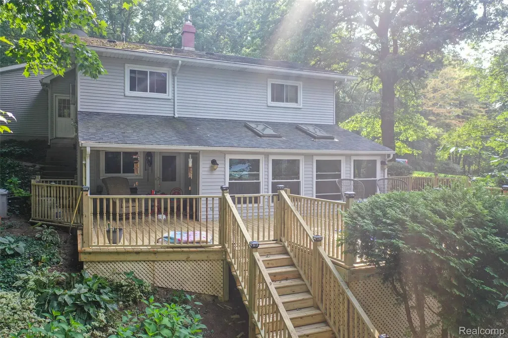 1938 Lakeview Drive Lapeer City MI 48446