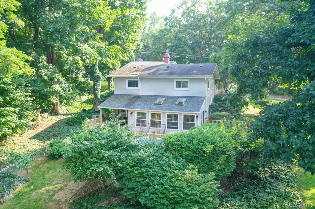 1938 Lakeview Drive Lapeer City MI 48446