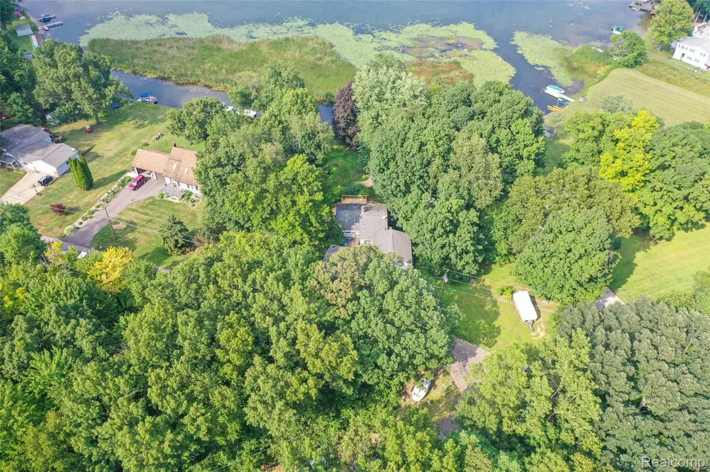 1938 Lakeview Drive Lapeer City MI 48446