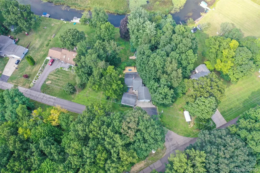 1938 Lakeview Drive Lapeer City MI 48446