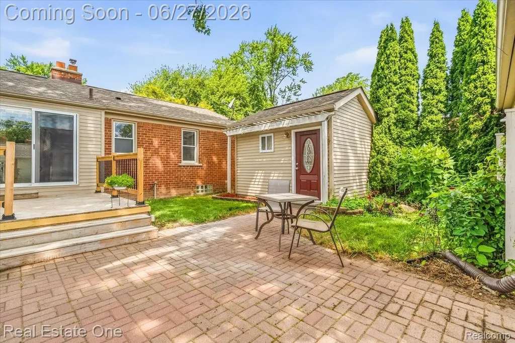 9900 Brookfield Street Livonia City MI 48150