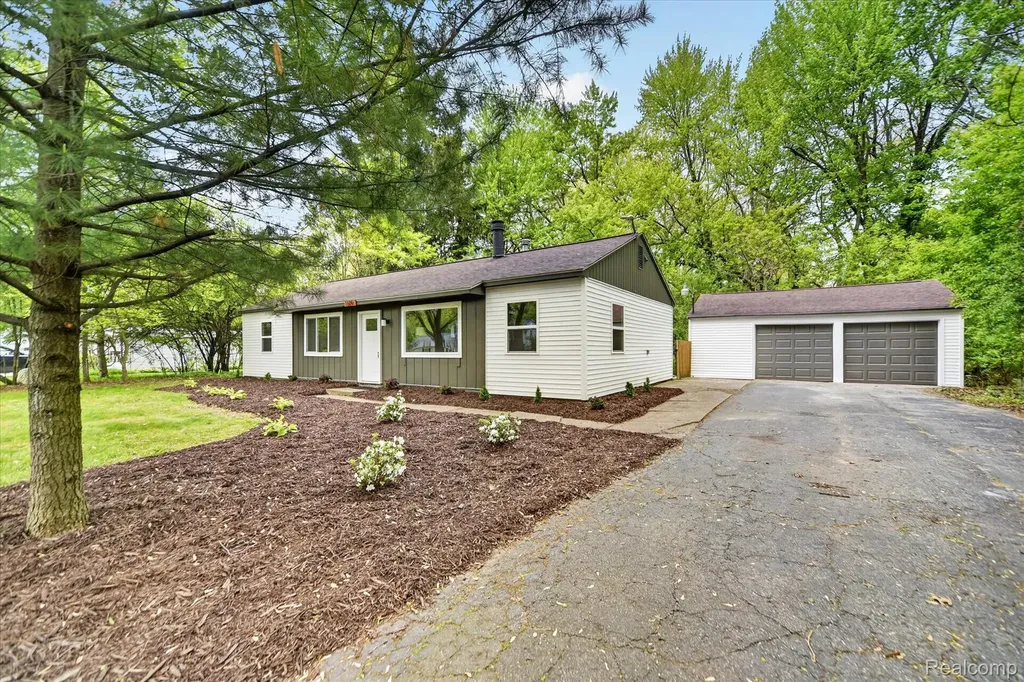1609 Gilcrest Avenue East Lansing City MI 48823