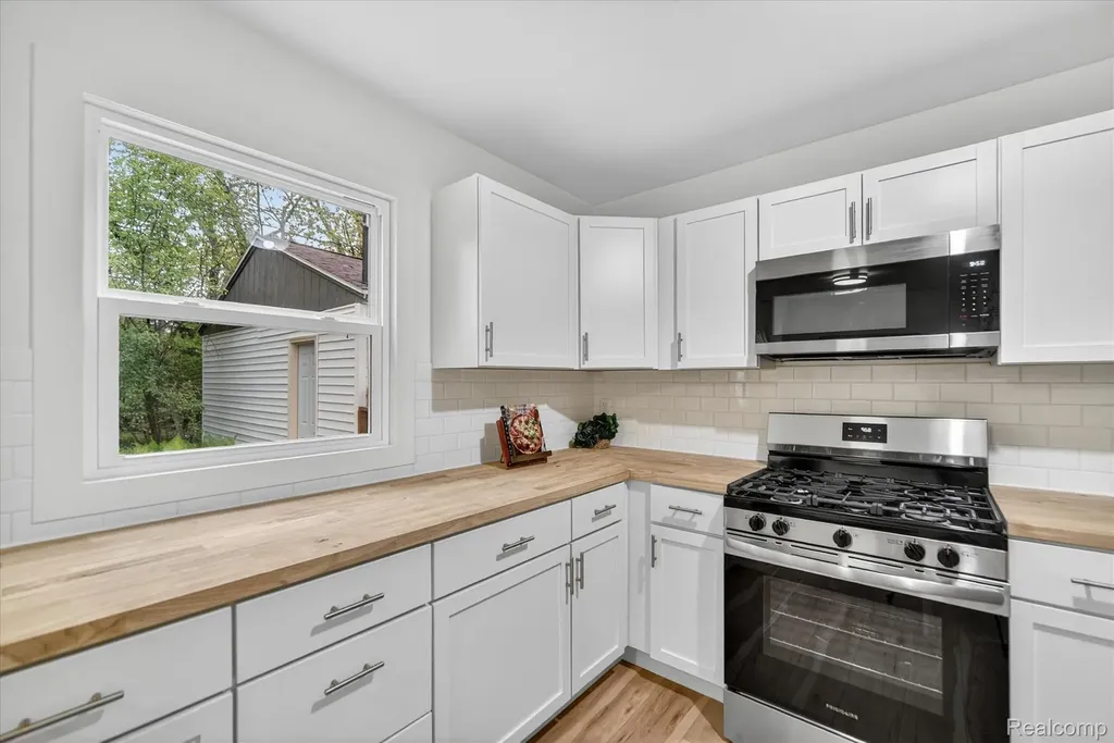 1609 Gilcrest Avenue East Lansing City MI 48823